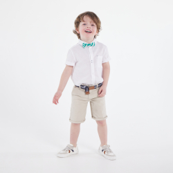 شورت برمودا مطاطي مطبوع بحزام باللون البيج للأولاد